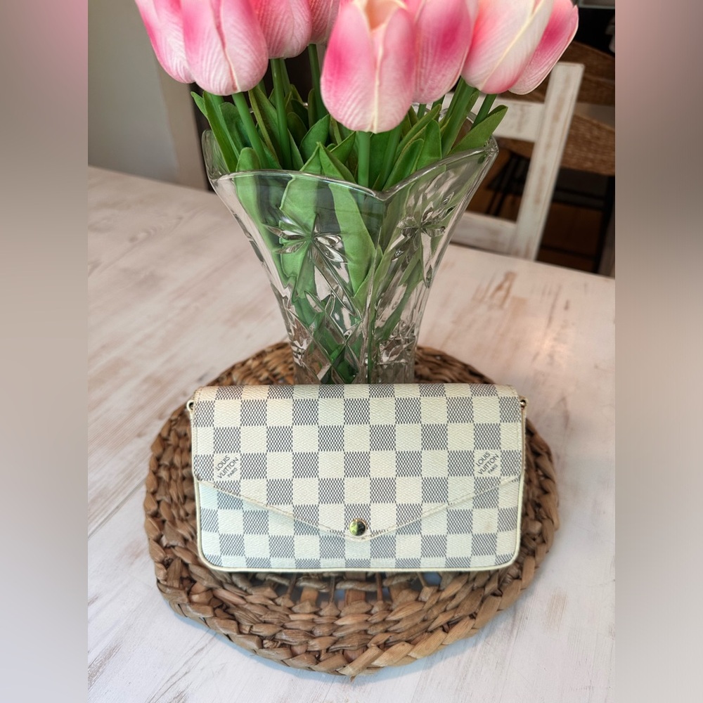 Louis Vuitton Clutch
